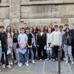 La classe-défense du collège de Mios à la panthéonisation de Robert Badinter